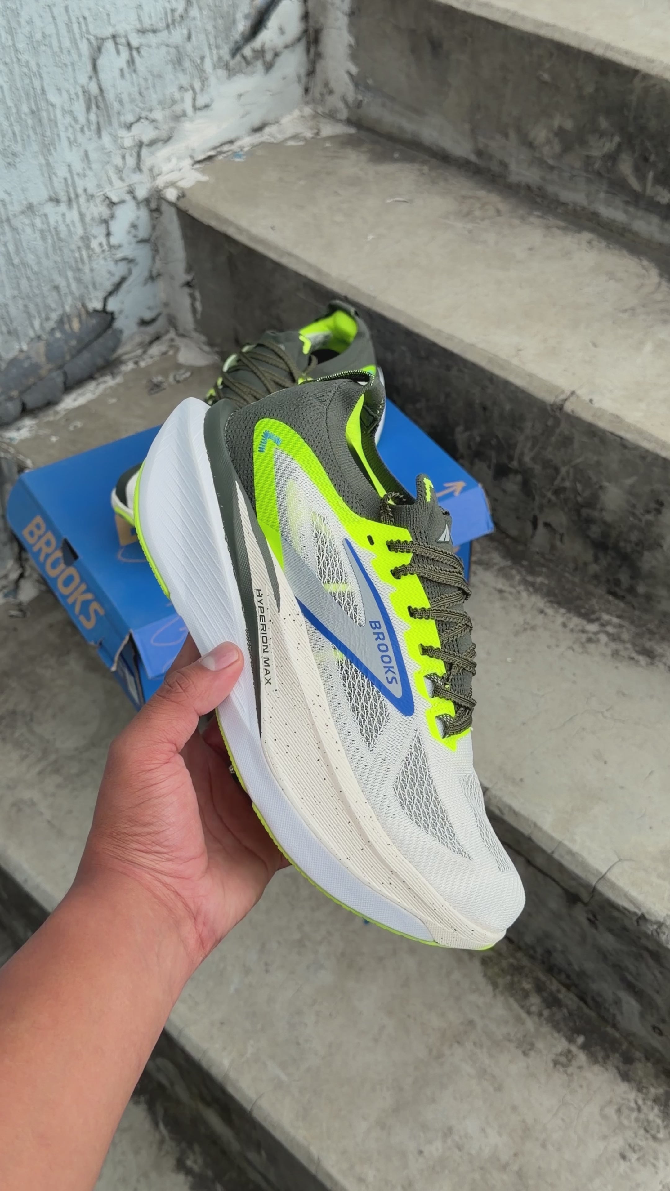 NEW BALANCE REBEL V5